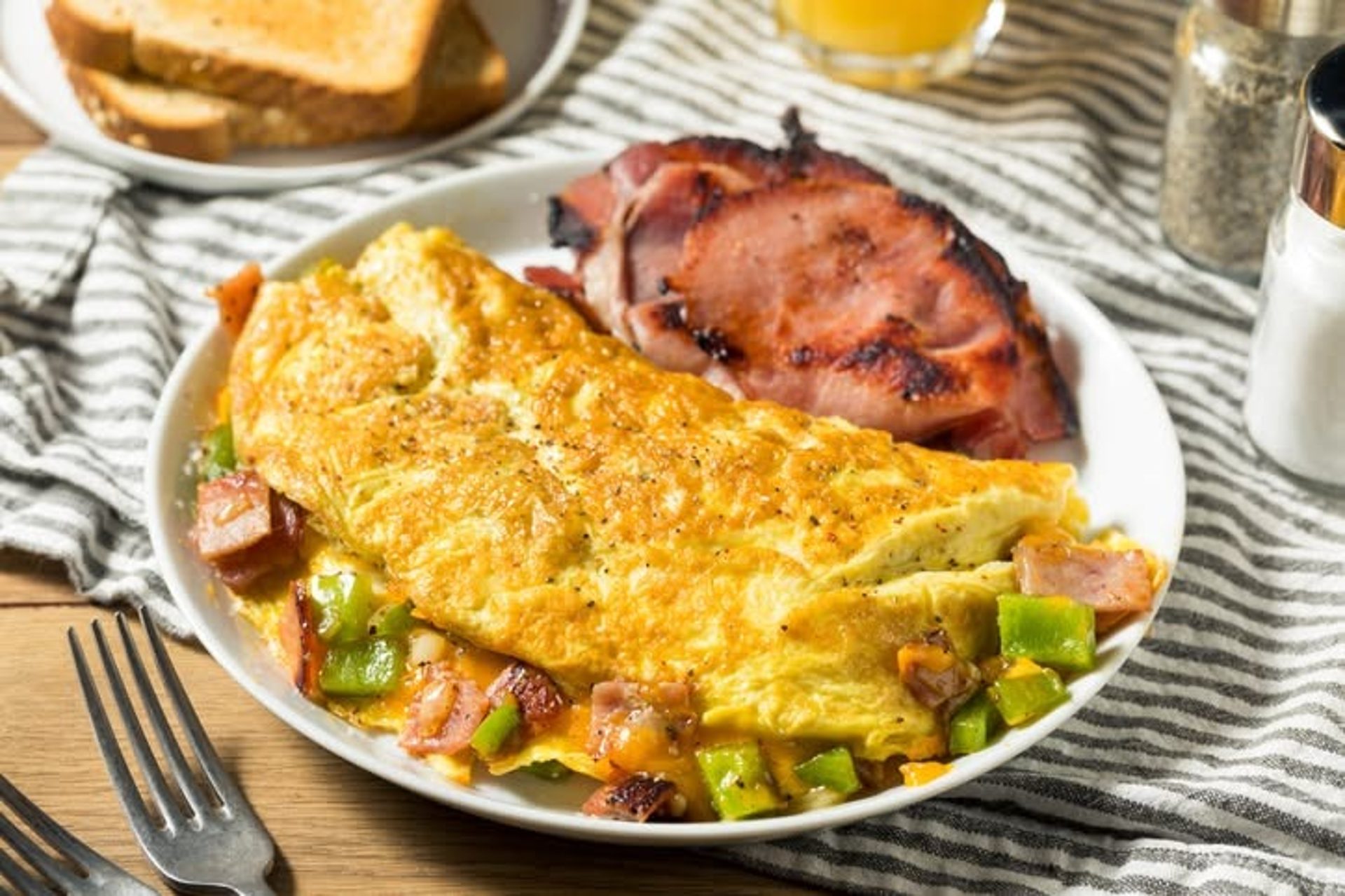 Brunch & Lunch, Served Daily