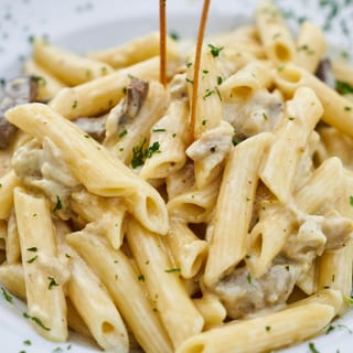 CHICKEN ALFREDO PASTA