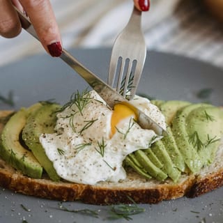 AVOCADO TOAST & EGGS