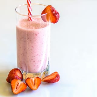 STRAWBERRY MILKSHAKE 20oz