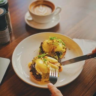 STEAK BENEDICT