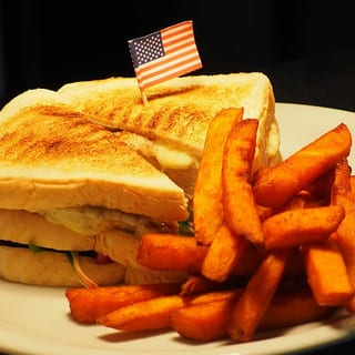 KID GRILLED CHEESE & FRIES