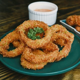 BASKET OF ONION RINGS